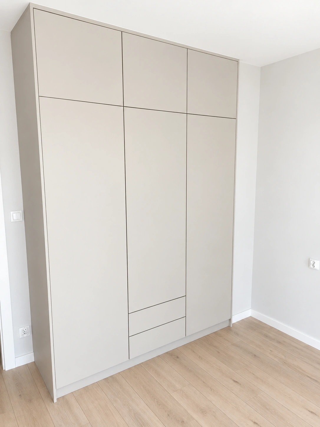 Minimalistyczna szafa na wymiar — realizacja HEBANTEX